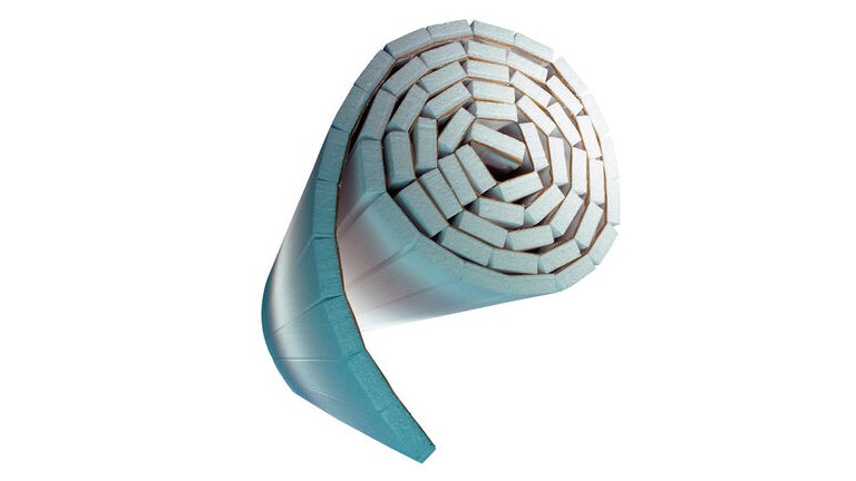 Aufgerollte türkis-weiße Dämmstoffmatte mit segmentierter Oberfläche auf weißem Hintergrund.